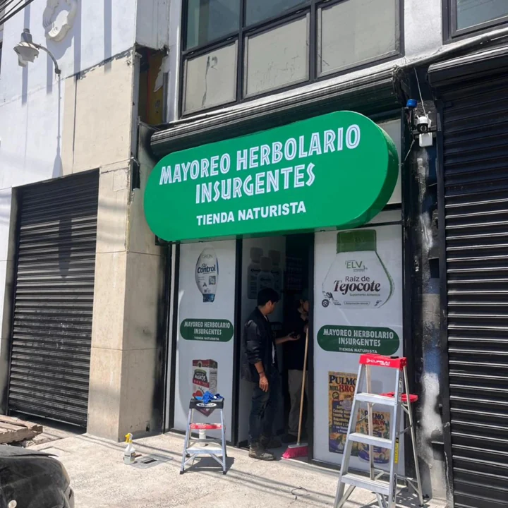 Microperforado sobre cristales de Mayoreo Herbolario Insurgentes