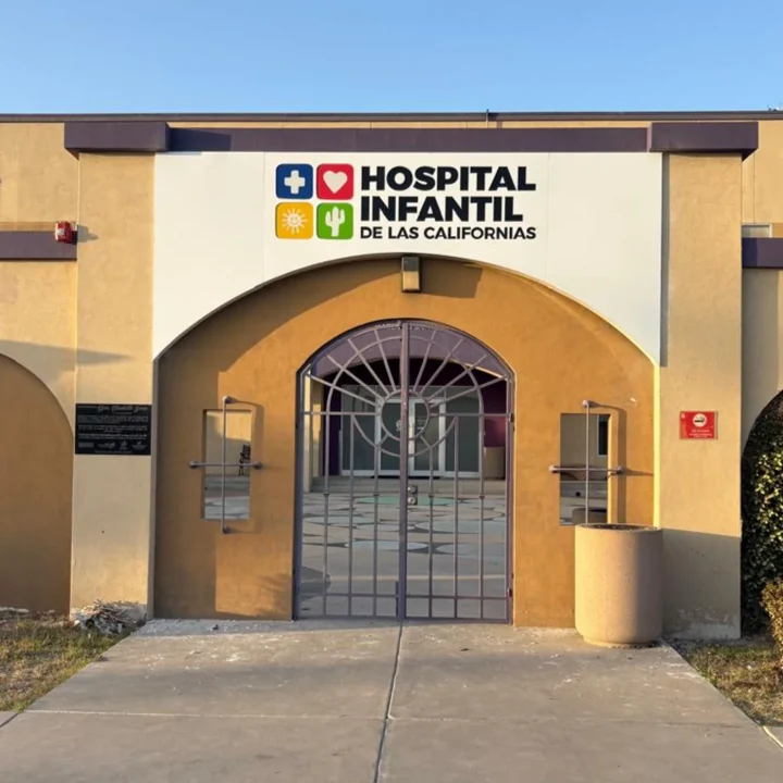 Anuncio de fachada Hospital Infantil de las Californias